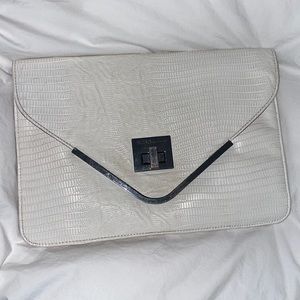 BCBG ENVELOPE CLUTCH